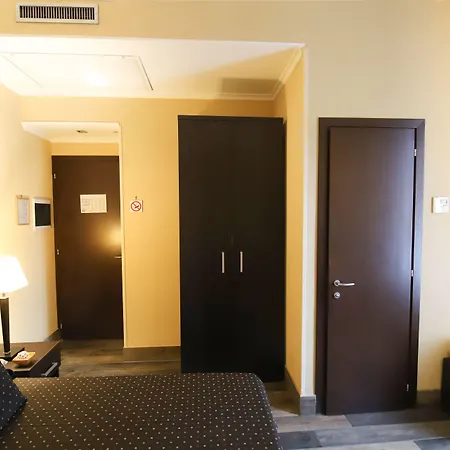 拉蒂努姆酒店 酒店 4*