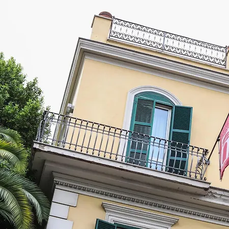 拉蒂努姆酒店 4*